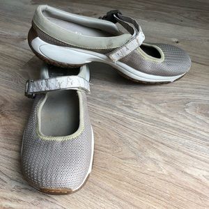 Merrell Encore MJ Beige Slip On Walking Shoe Women's US 10